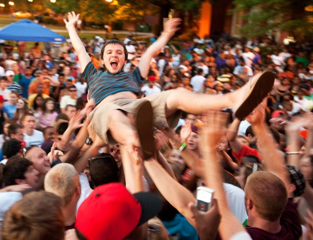 Crowd surfing 60 fps galleries 68