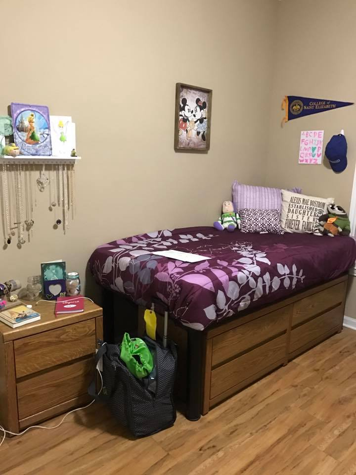 My Disney College Program Life After Settling Into My Beautiful Living E With Lovely Roommates I Had To Go Casting The Building Is Where All Disney Employees Are Given
