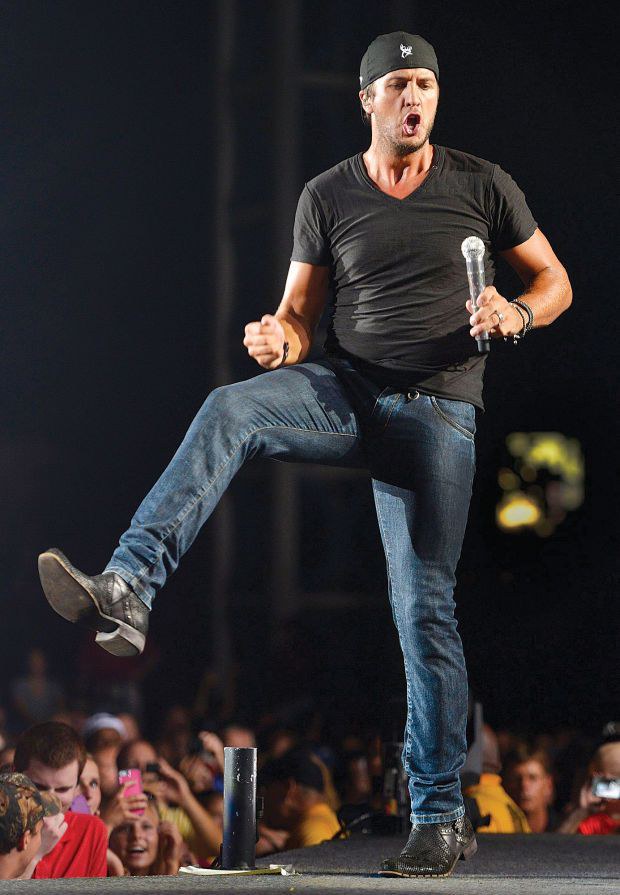 Sorry, Thomas Rhett Fans, But Luke Bryan Is STILL The Most Goals