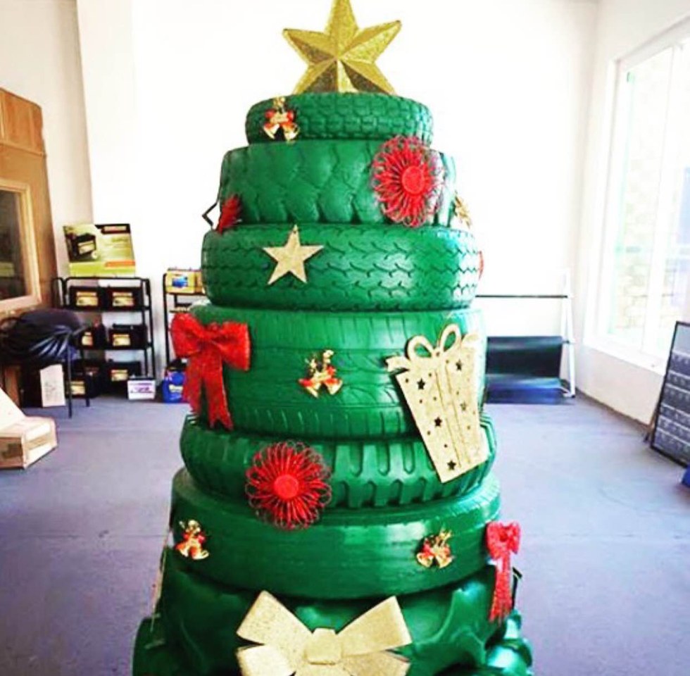 Deck Your Halls With One Of These 18 DIY Christmas Tree Ideas - xoNecole