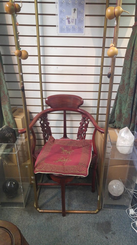 I Went To Get My Aura Reading In Chinatown After That We Waited In Line To Get Our Aura Photos And Readings The Uses A Special Capture Your You Have Place Hands