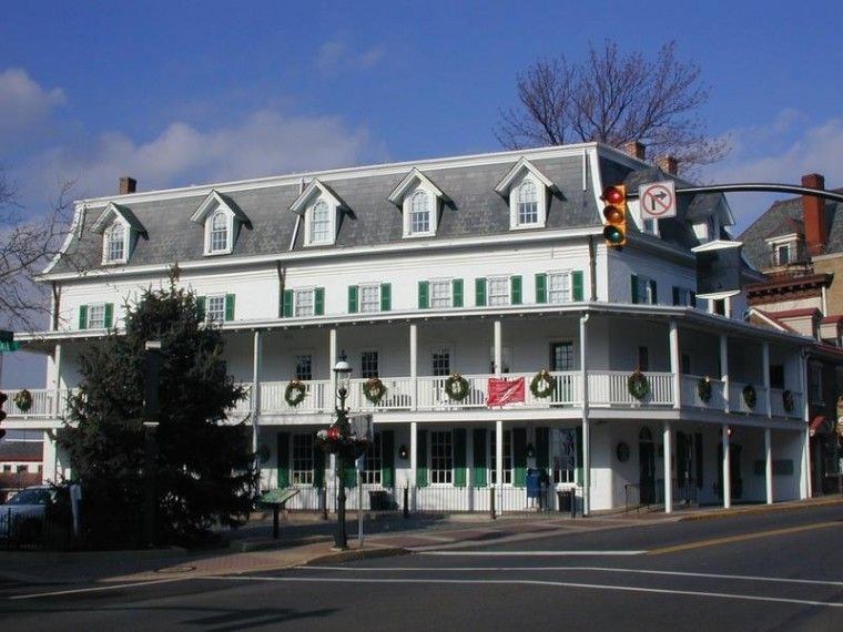 Fun Fact This Building Is Actually A Historical Landmark Its The Fountain House Which Used To Be Owned By Tory Sympathizer During Fun Fact This Building Is Actually A Historical Landmark Its The Fountain House Which Used To Be Owned By Tory Sympathizer During