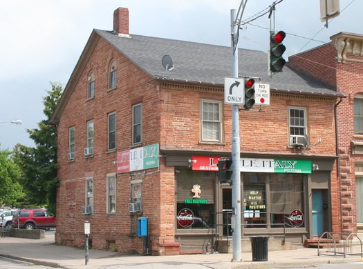 8 Of The Best Places To Eat In Potsdam Ny From Slices Of Pizza With Garlic Knots To Lava Cakes And Wraps It Is Inexpensive Offers Good Portions This Place Perfect If You Re In A Rush