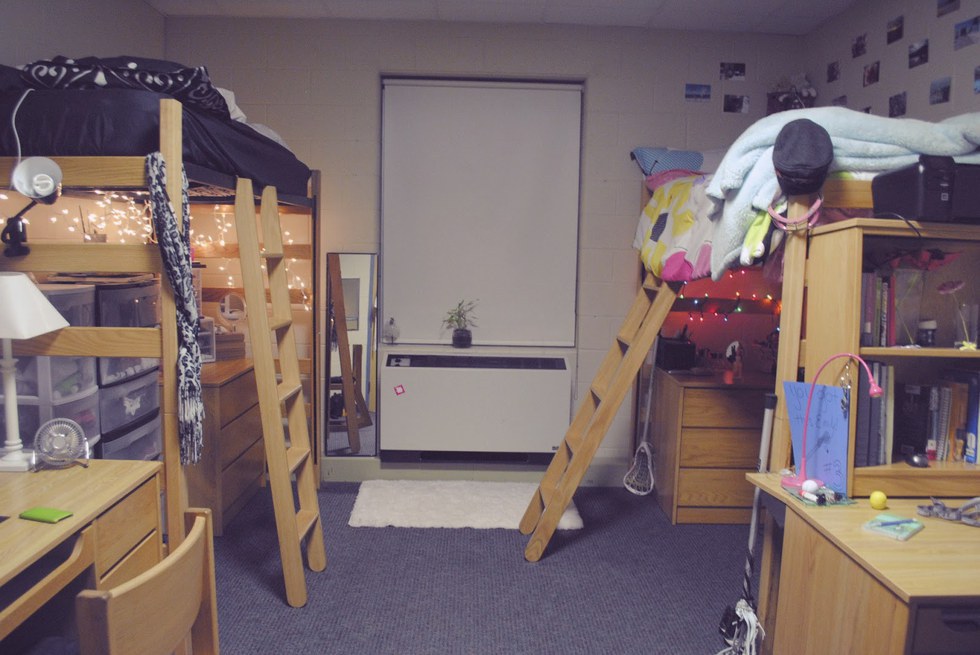 20 Ways For Surviving The Dorm Bunk Bed But In Other Respects If You Are On The Bottom Bunk Have Someone Sleeping Top Of