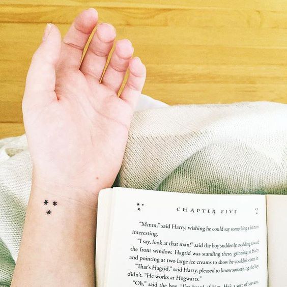 10 Tiny Tattoos For The Hopeless Romantic