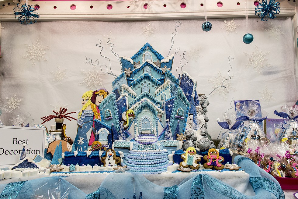 disney gingerbread house