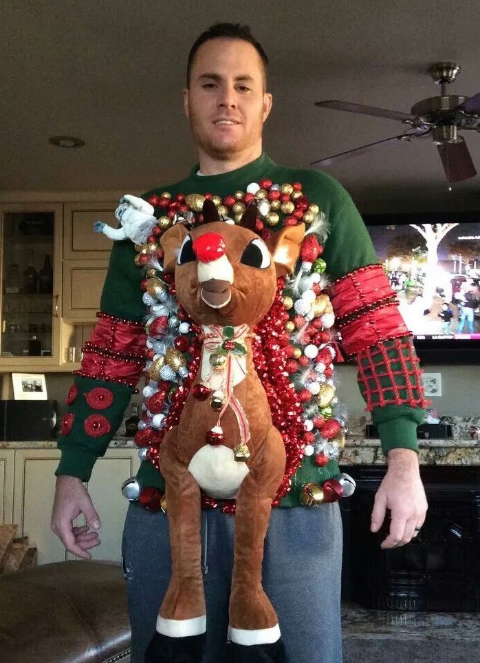 12-of-the-tackiest-christmas-sweaters-money-can-t-buy