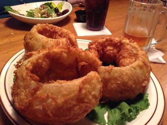 13 Best Restaurants To Eat At In Bowling Green Ohio Easy Street Has The Friendliest Atmosphere And Best French Onion Soup That S Not To Mention Their Rings Are Size Of Your Head