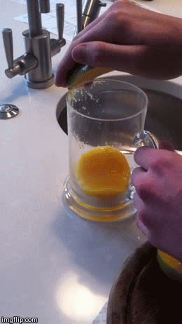 Using glass to peel mango easily