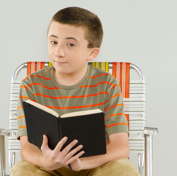 15 Stages We Go Through Reading A Book As Told By The Middle S Brick Heck