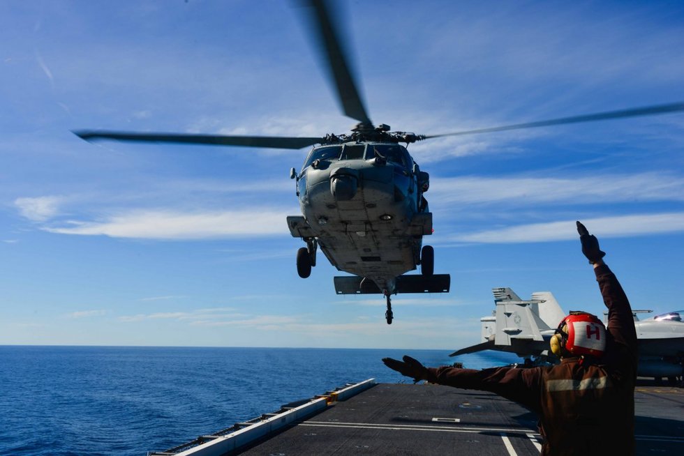 24 photos that show US Navy flight ops up close and personal - We Are ...