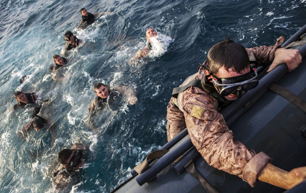 17 photos that show that the military's watersurvival training is no