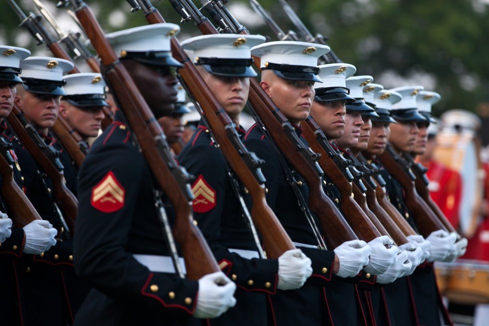 21 photos showing the awesomeness of the Marine Corps Silent Drill ...