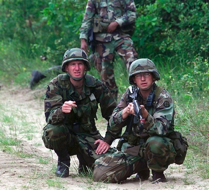 24 photos revealing the striking changes to Army uniforms over the