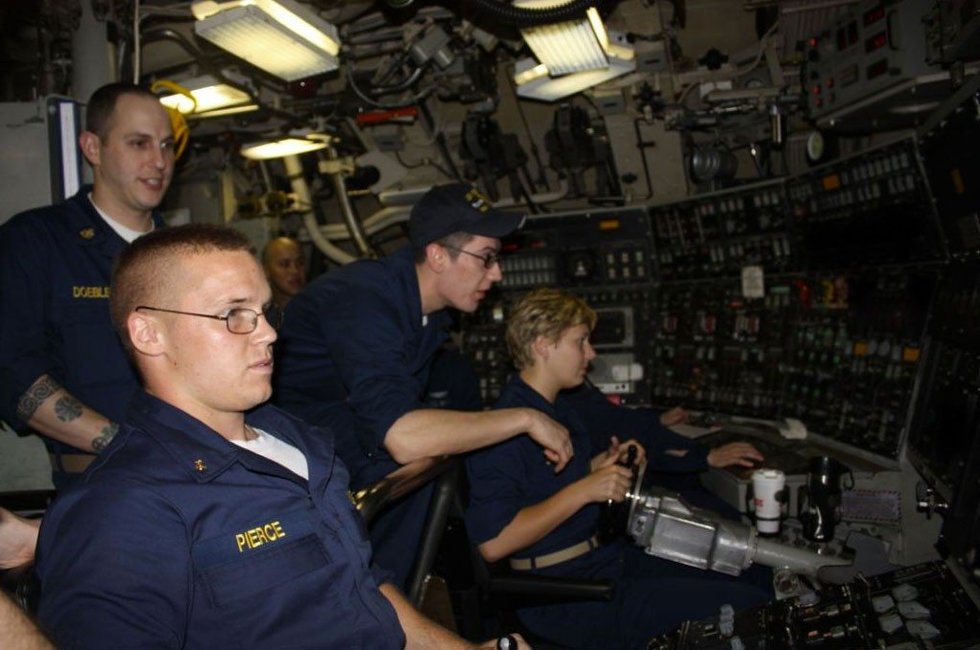 27 Incredible Photos Of Life On A US Navy Submarine - We ... army service diagram 