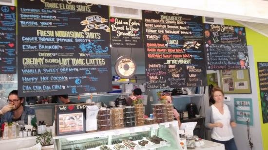 10 Vegan Restaurants You Need To Try In Indianapolis Ezra S Is A Local Green Cafe That Serves Only 100 Percent Vegan Plant Based Food Also Gmo Free Gluten And Processed Sugar