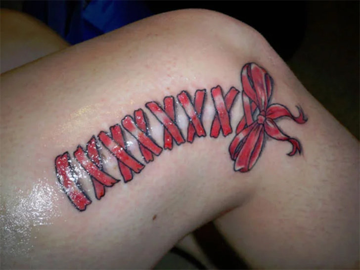 Schöne Tattoos, die dazu dienen, Narben aus der Vergangenheit zu