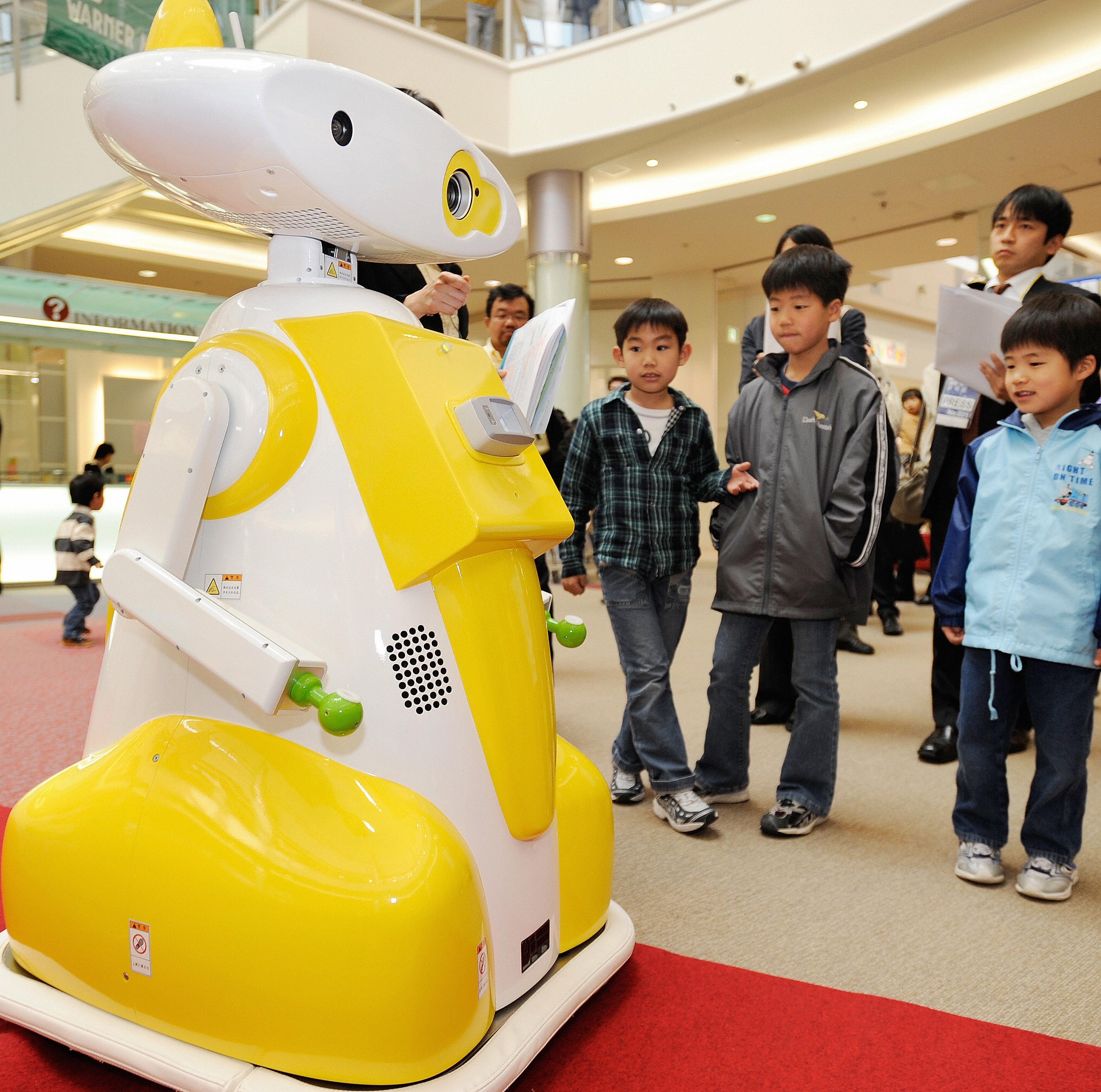 Воспитана роботом. Няня робот няня робот. Робототехника робот няня. Необычные роботы. Робот нянька для детей.