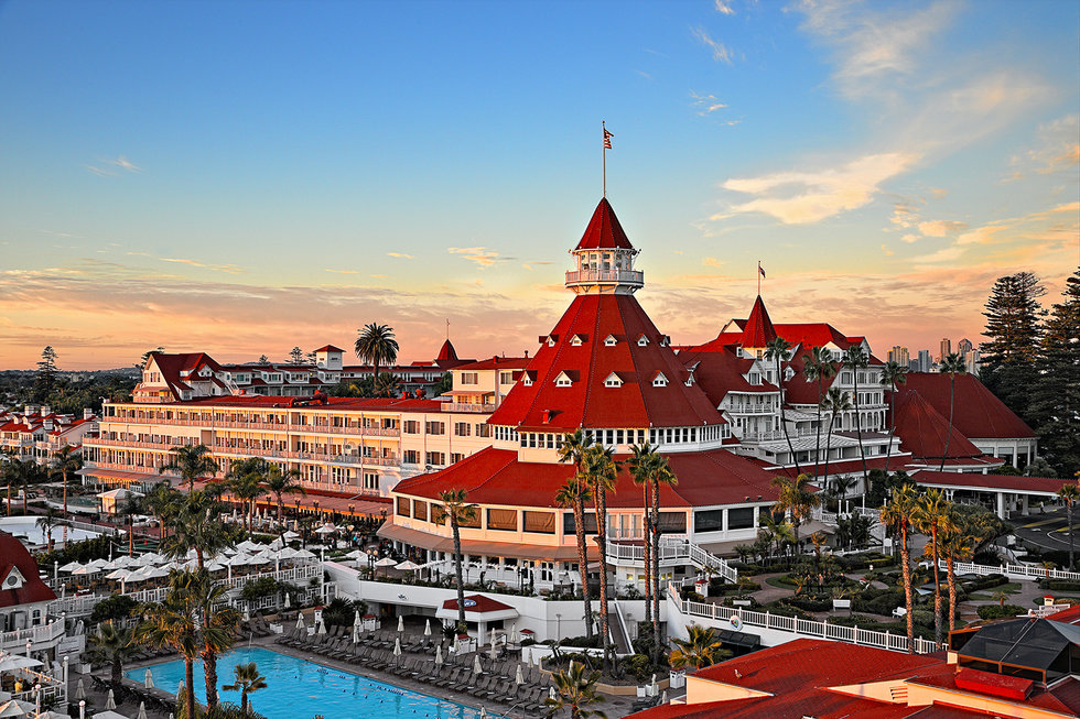 Nylon Ahs In Real Life The 10 Most Haunted Hotels America Photo Via The Hotel Del Coronado