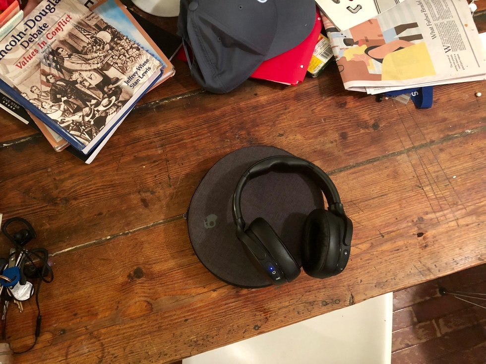 picture of skullcandy headphones on a desktop