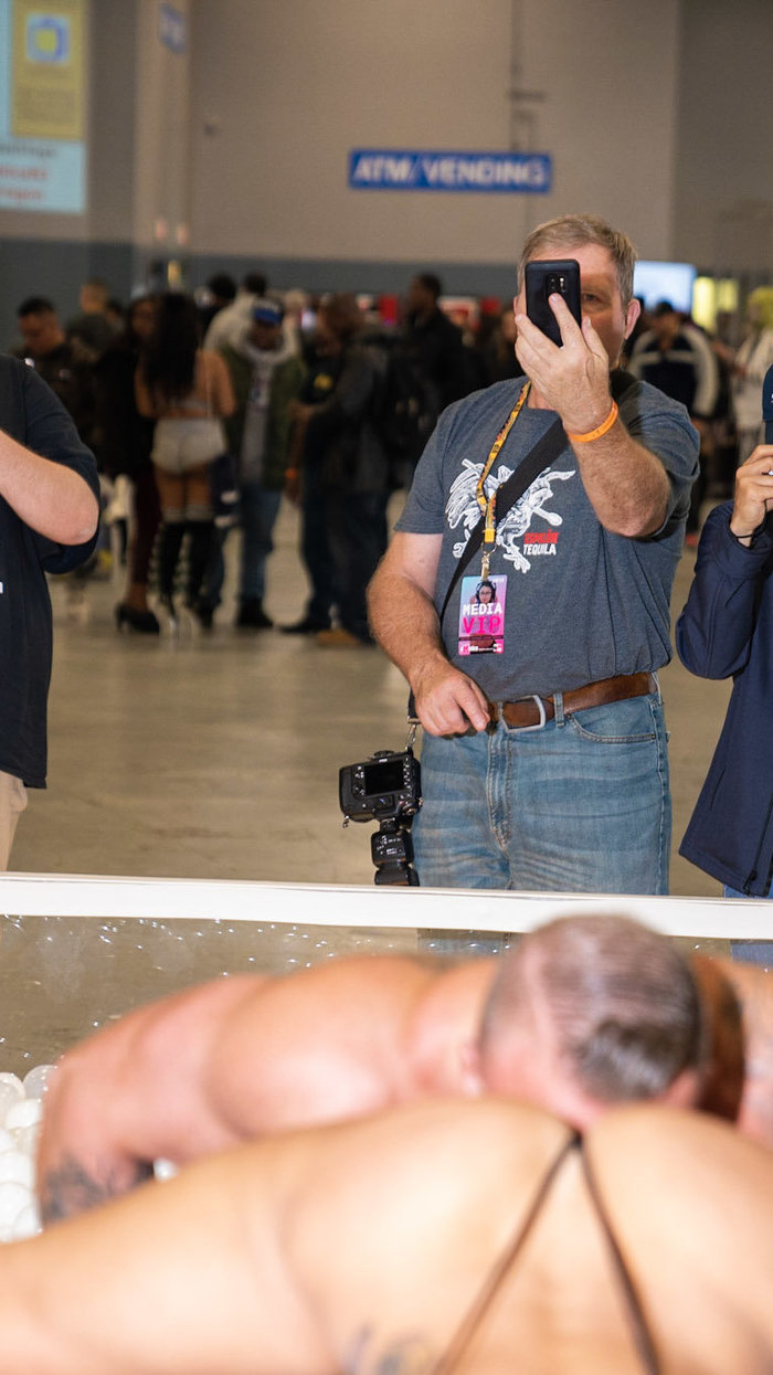 Candid Porn Booth - Inside Exxxotica 2018: the Largest U.S. Porn Convention - PAPER