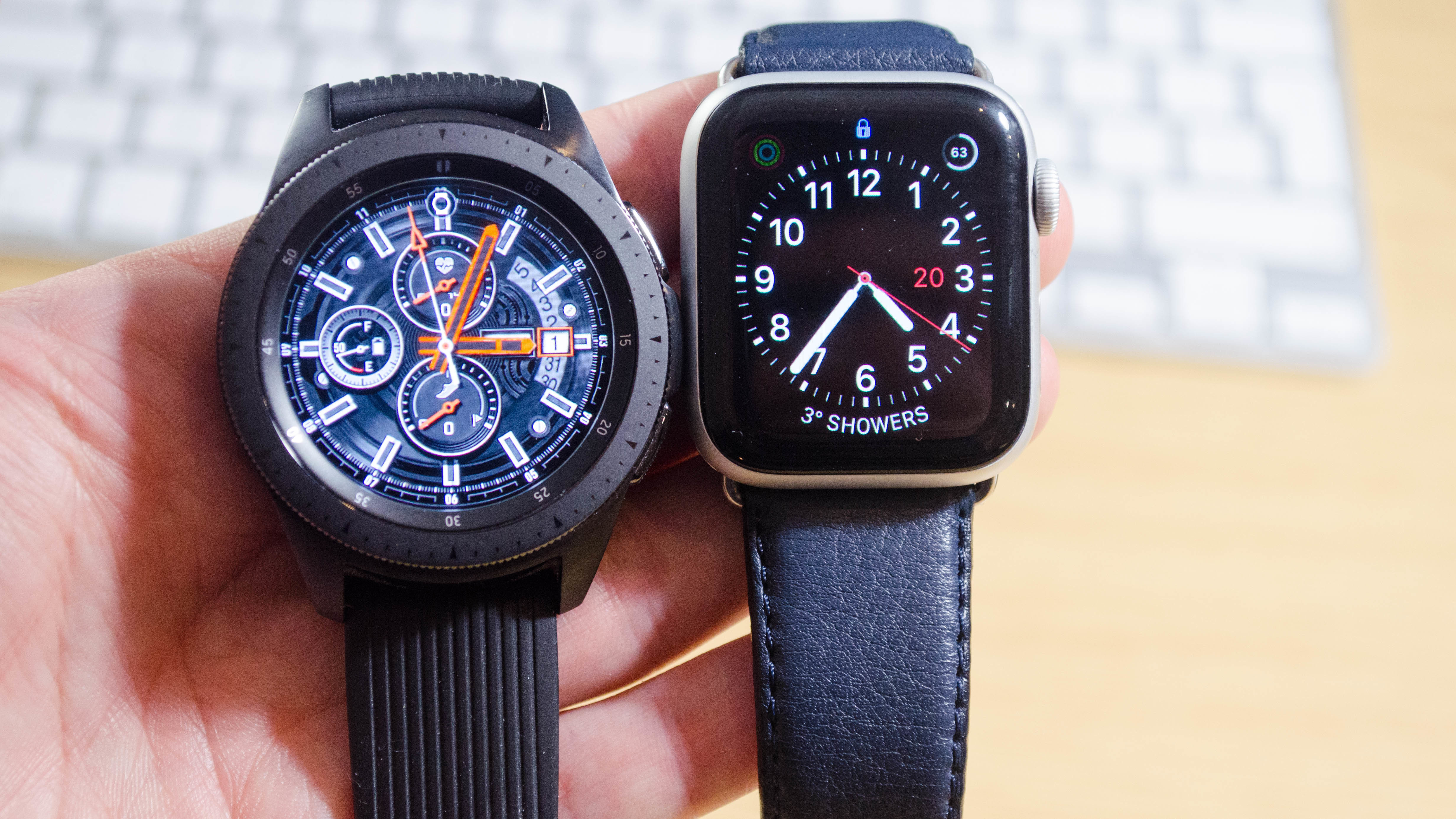galaxy watch 42mm vs apple watch