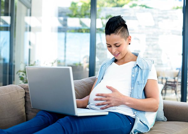 pregnant woman using a laptop