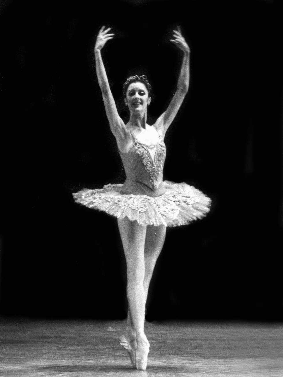 Carla Stallings Lippert in fifth position on pointe in a tutu