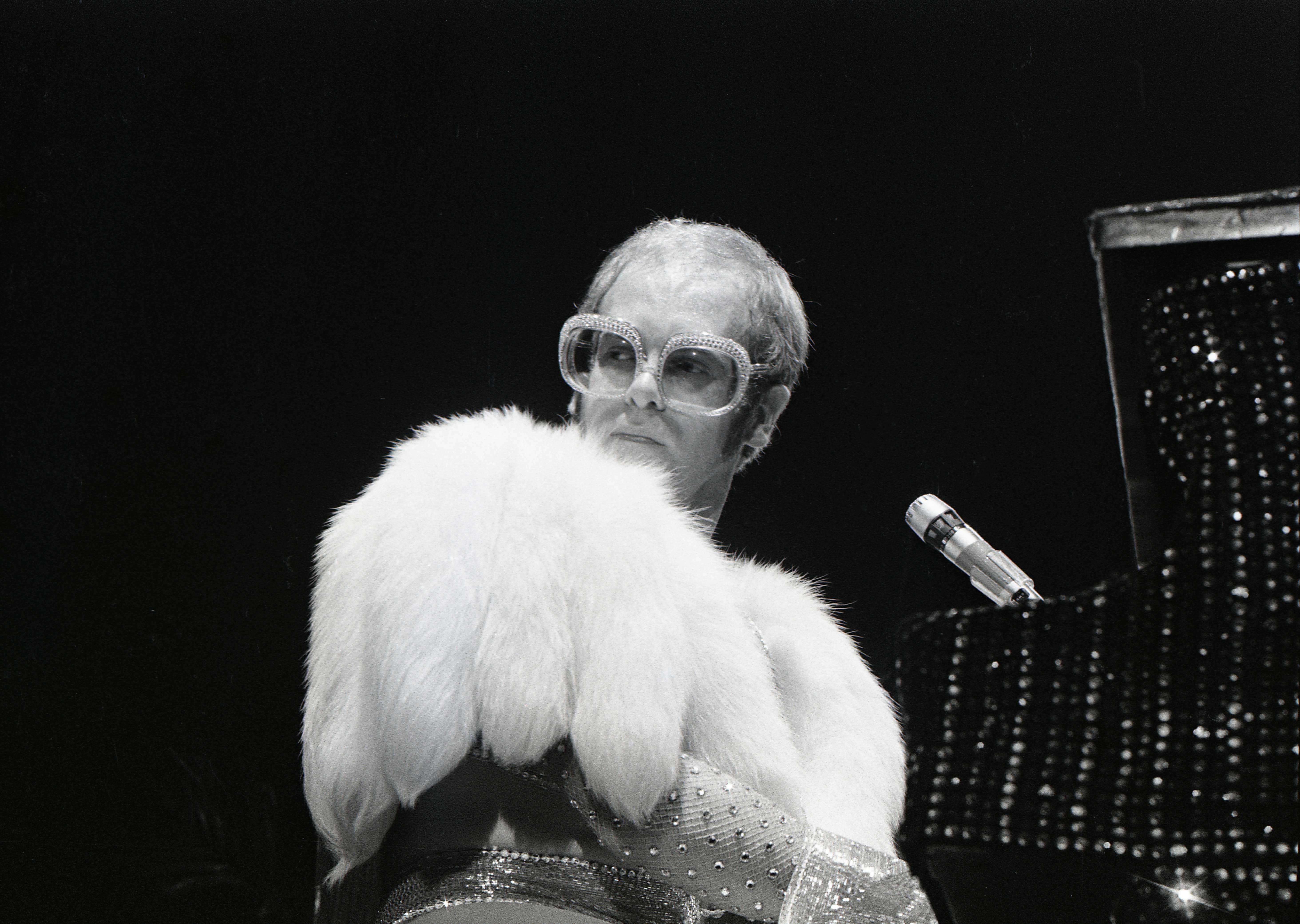 gucci elton john heart sunglasses