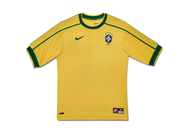 La terza maglia del Brasile 2014 di Nike in total look verde scuro