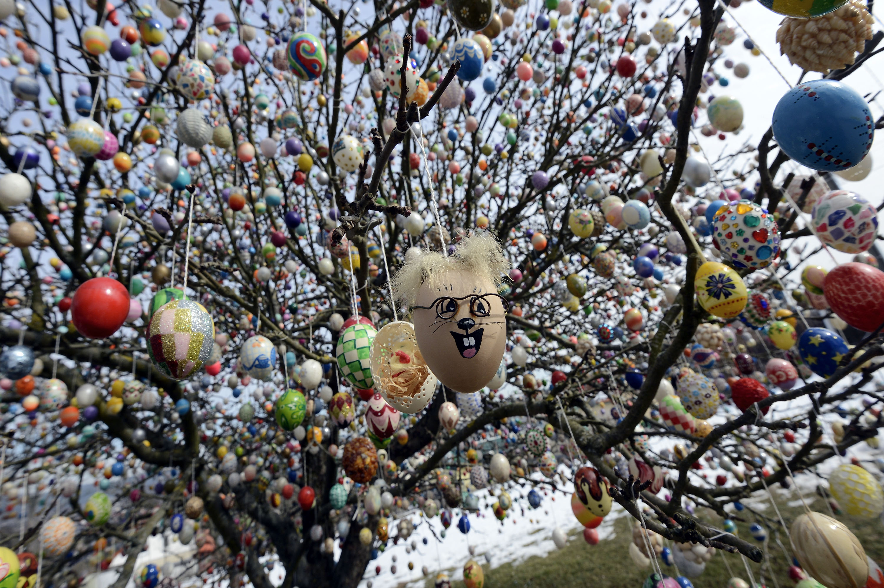 Pasqua, ecco l'albero dalle 10.000 uova - Panorama