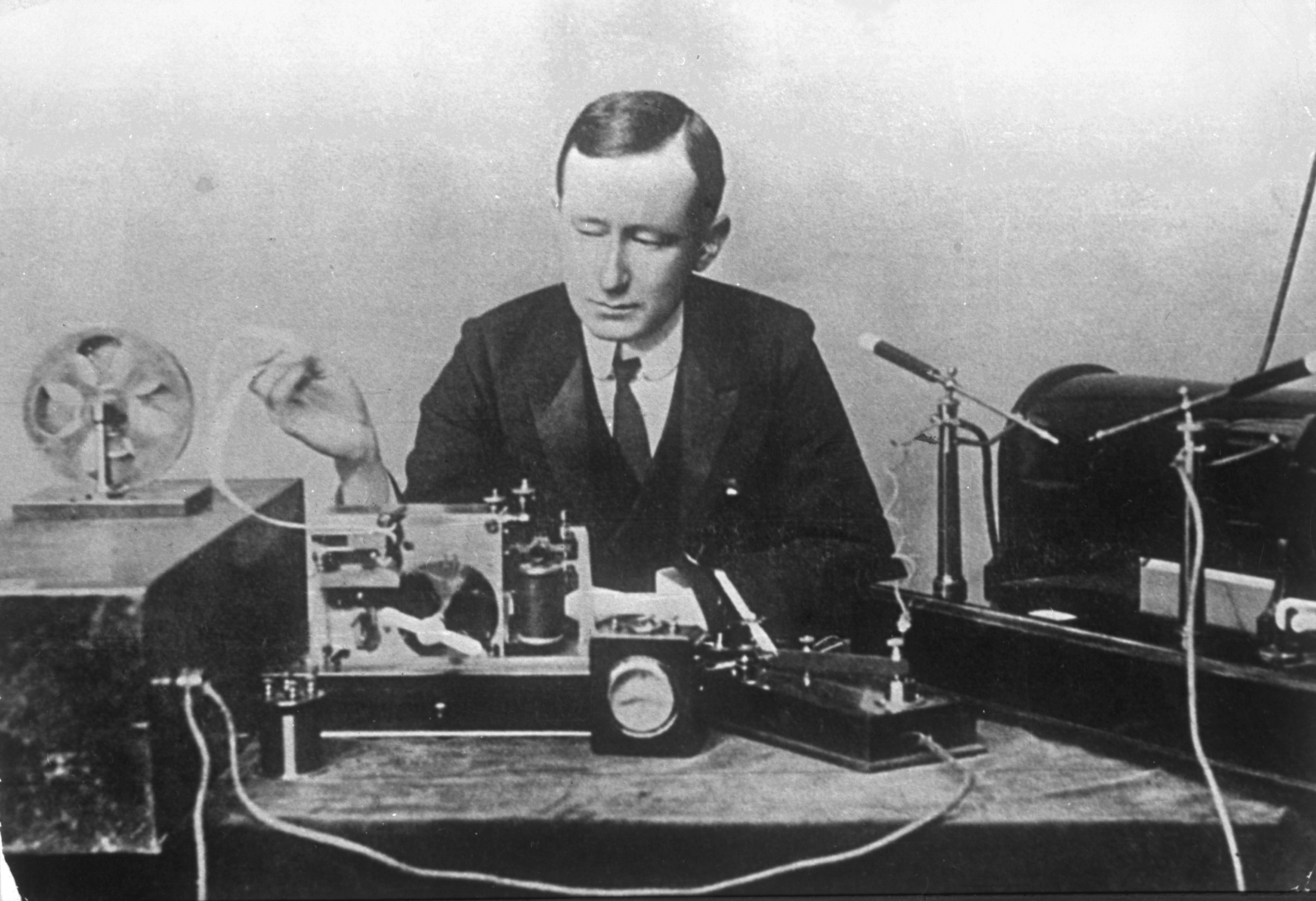 Радиотелеграф. 1896 Гульельмо Маркони. 1.1 Гульельмо Маркони. Гульельмо Маркони изобретение. Гульельмо Маркони радио.