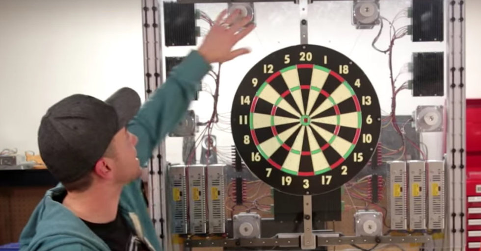 A NASA Engineer Invented A Brilliant Moving Dart Board That Makes Every Toss A Bull’sEye GOOD