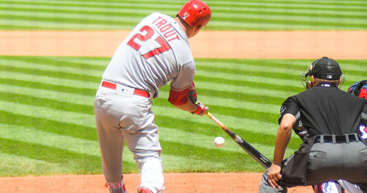 Mike Trout Apologizes To Umpire After Broken Bat Single Good Mike Trout Apologizes To Umpire After Broken Bat Single Good