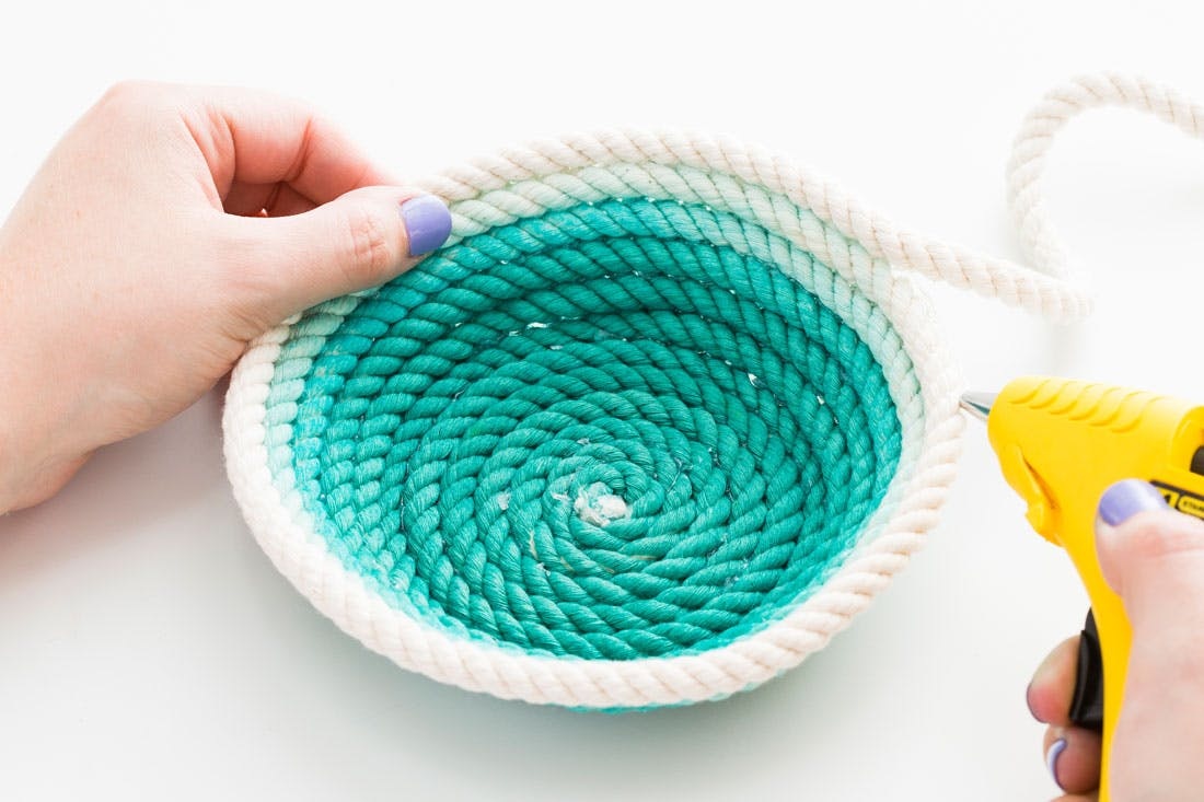 How to Make A DIY No-Sew Rope Bowl