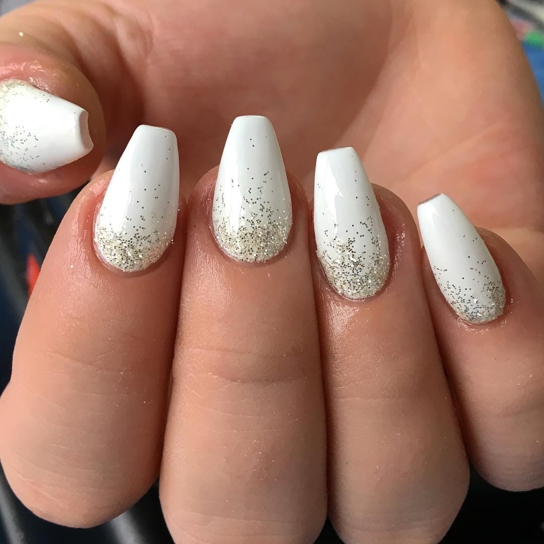 35+ Stunning White Christmas Nail Designs You'll Love - Purfect Sunday