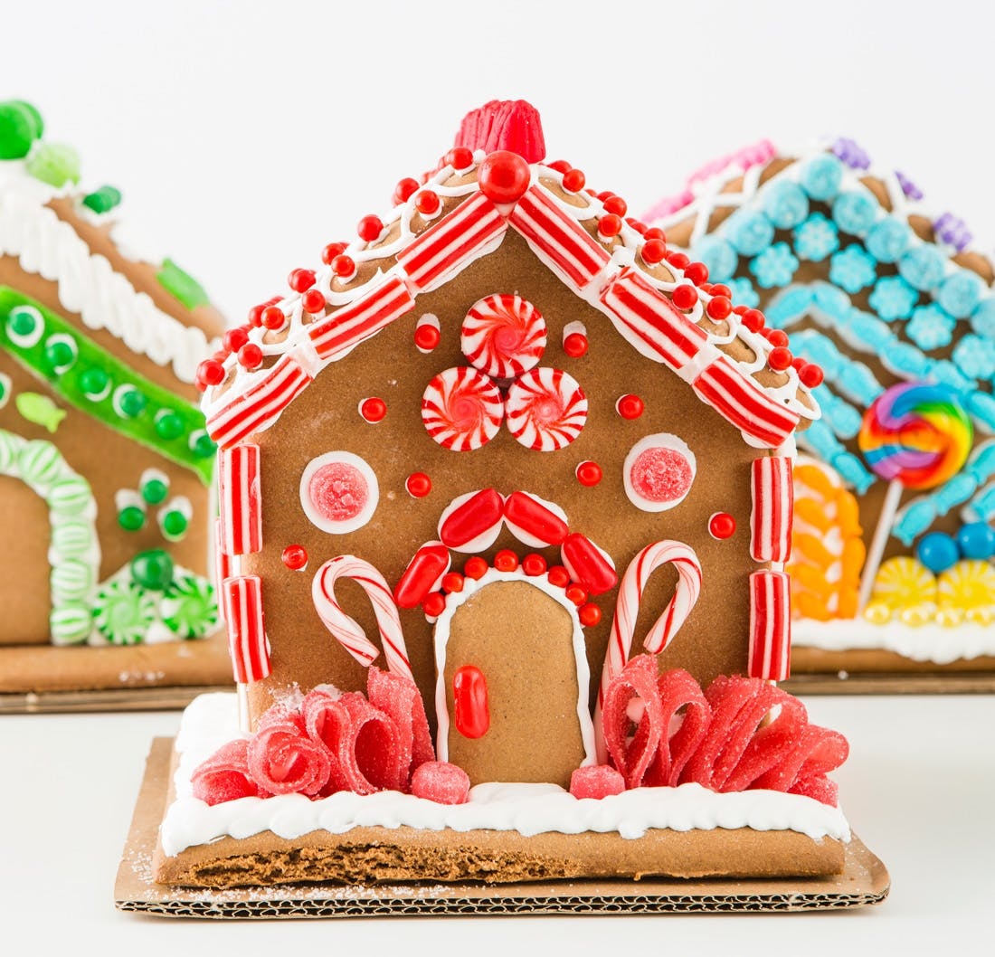 Cách trang trí gingerbread house decorating để có ngôi nhà bánh gừng ...