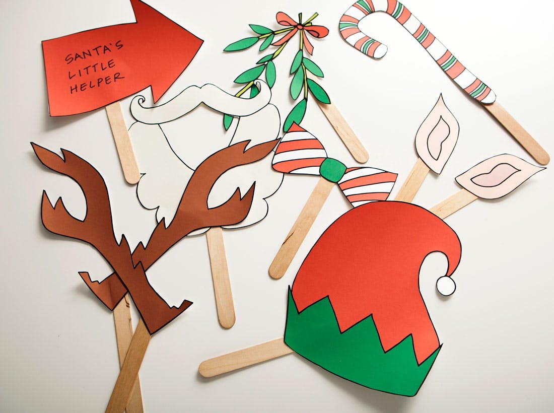 Take Family Pics + Selfies With These Holiday Photo Props (Free Printables!)  - Brit + Co