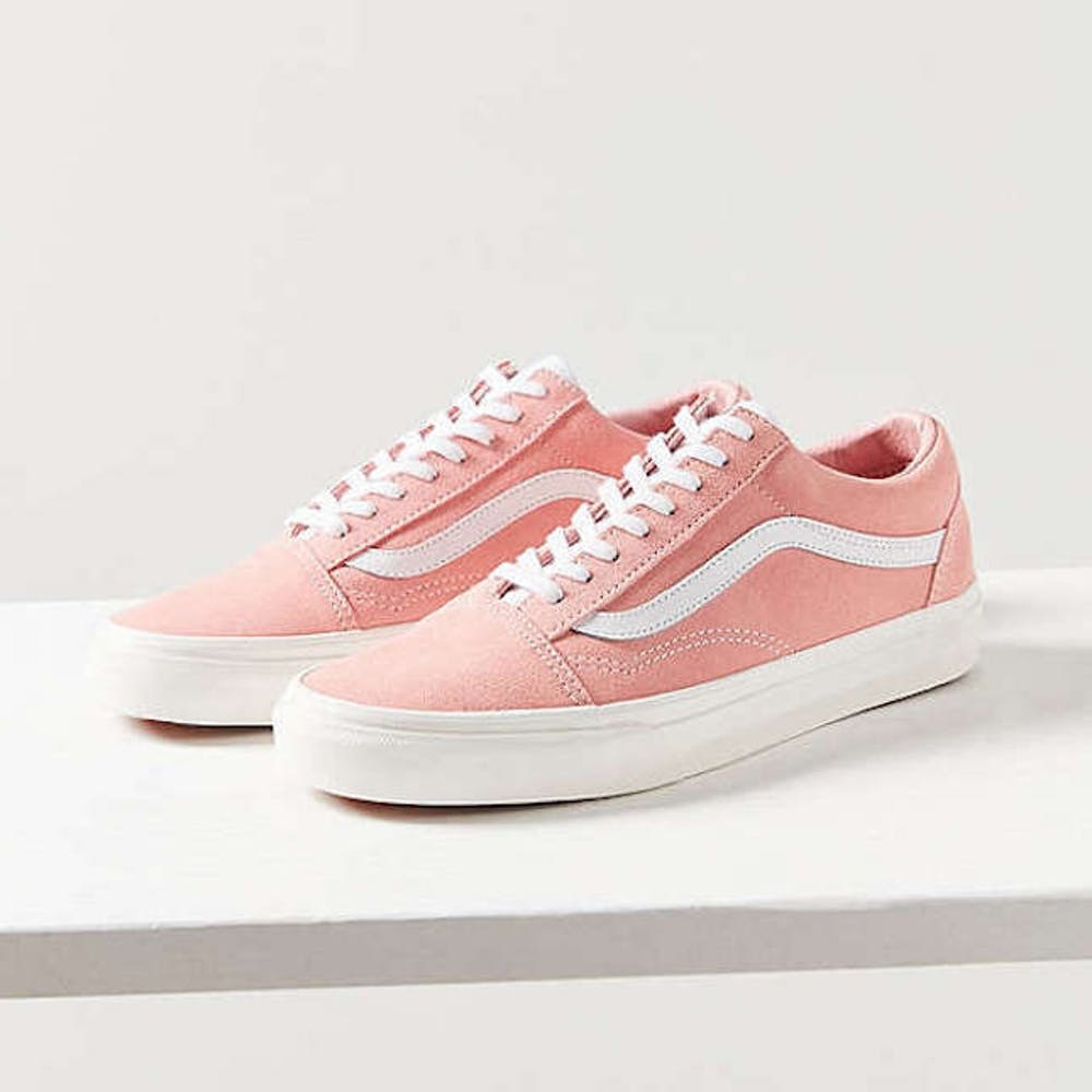 mål lineær lige ud The Internet Is at War Over the Color of These Sneakers - Brit + Co