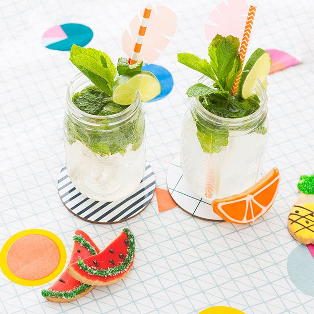 Get the Summer Party Started With This Mason Jar Mojitos Recipe - Brit + Co