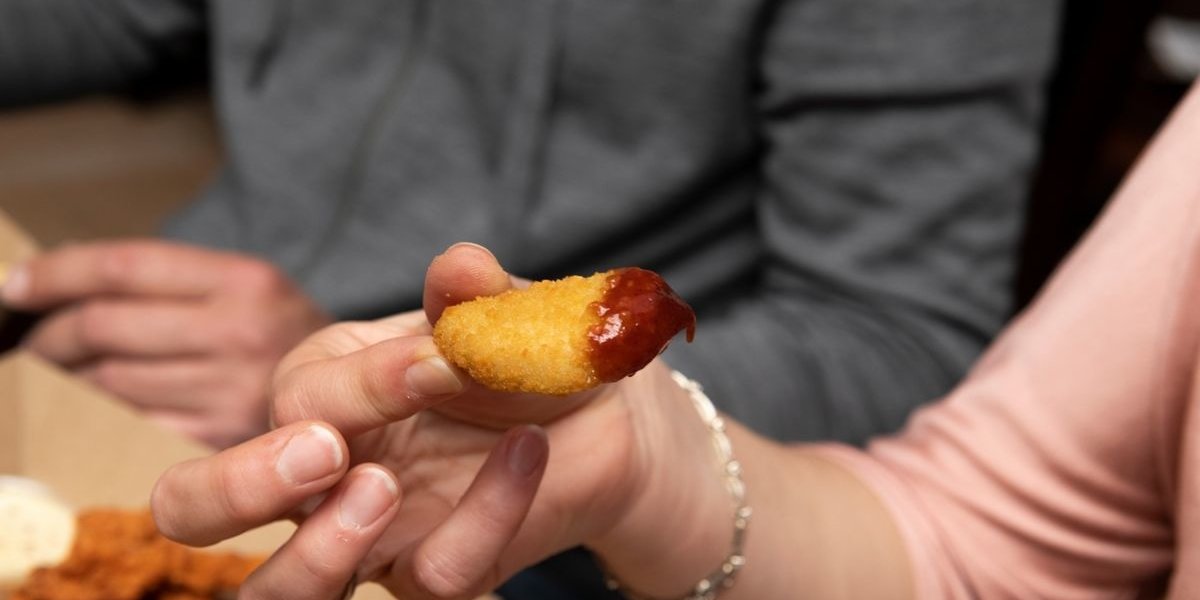 Vegan Woman Reports Friends To Police After They Prank Her Into Eating Meat While She's Drunk