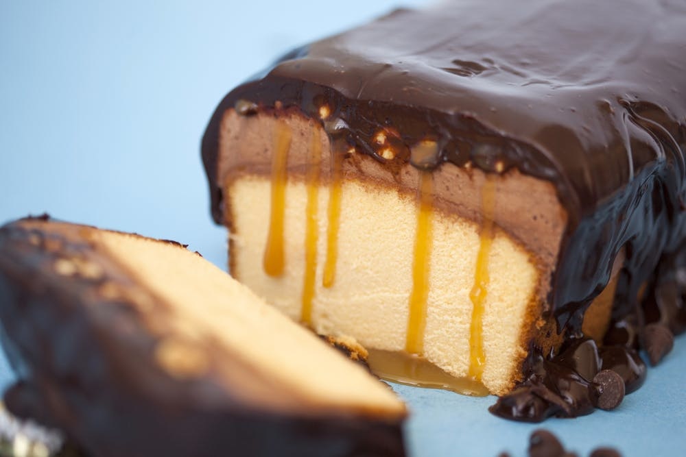 Snickers™ Candy Bar Dump Cake Recipe - BettyCrocker.com