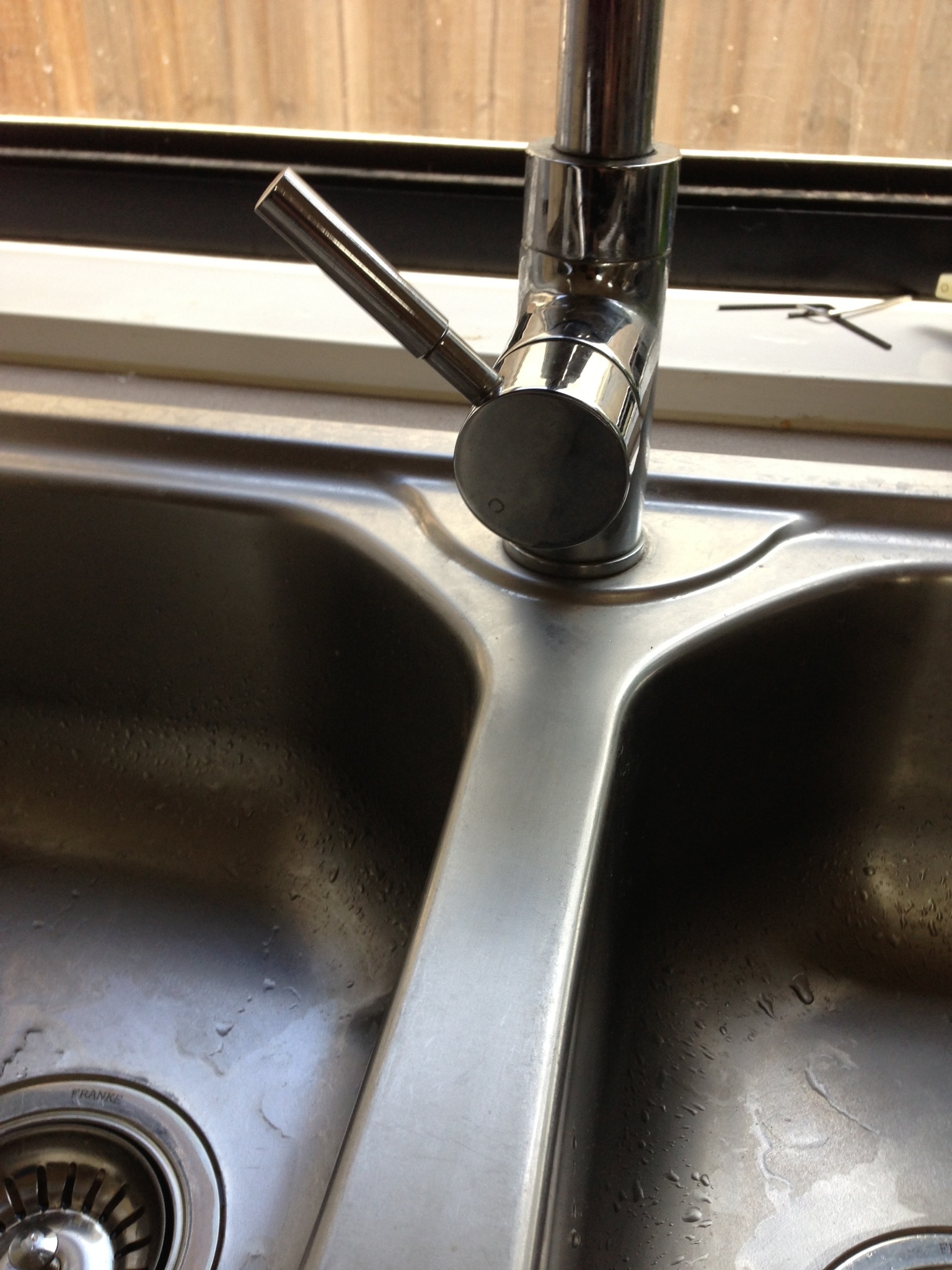 fixing a leaking kitchen mixer tap