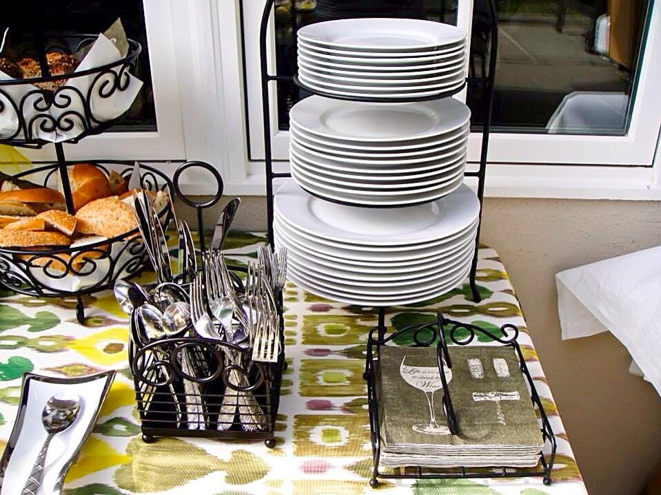How to set up a buffet table for brunch gatherings - B+C Guides