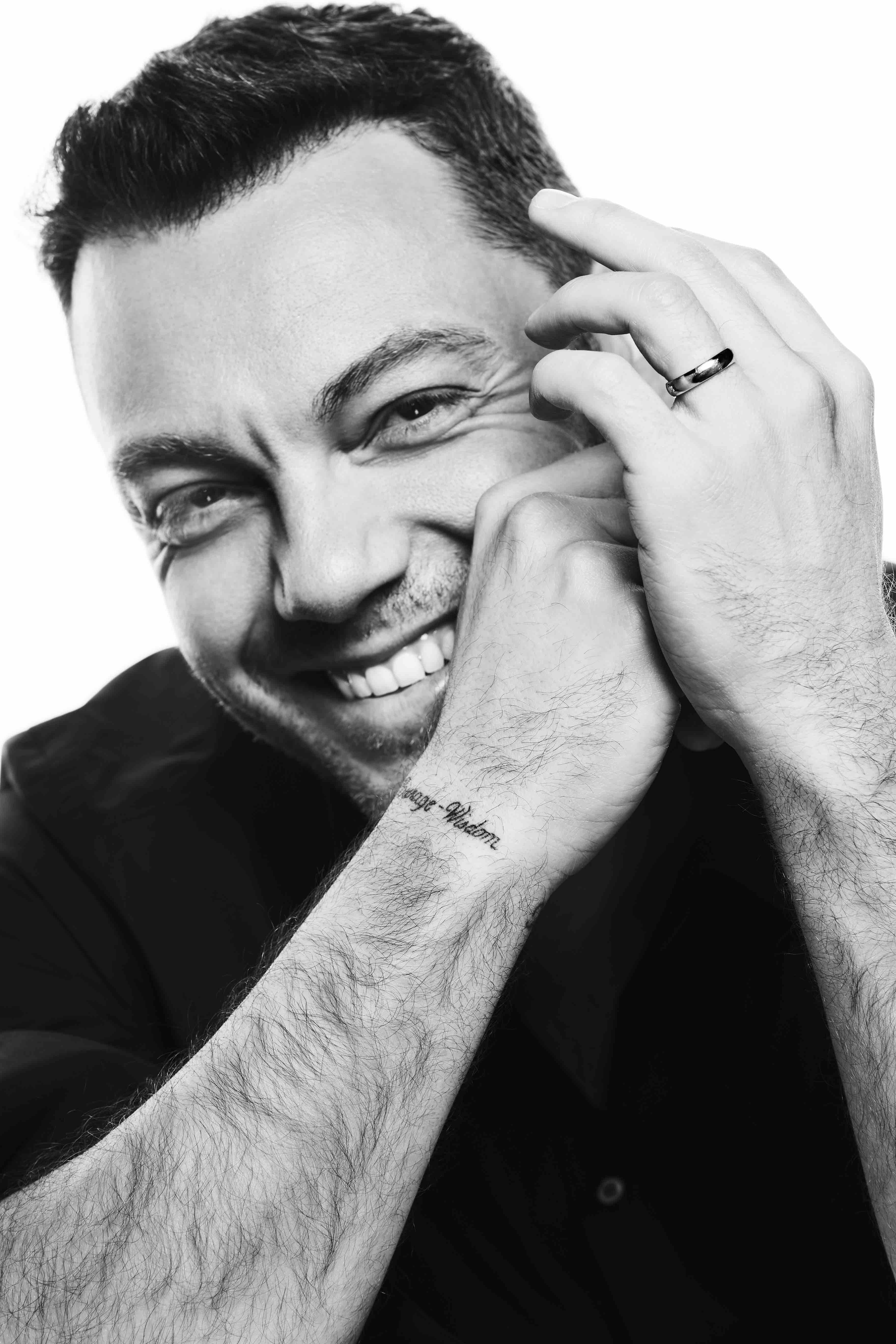 TIZIANO FERRO muore e rinasce con ACCETTO MIRACOLI Recensione e