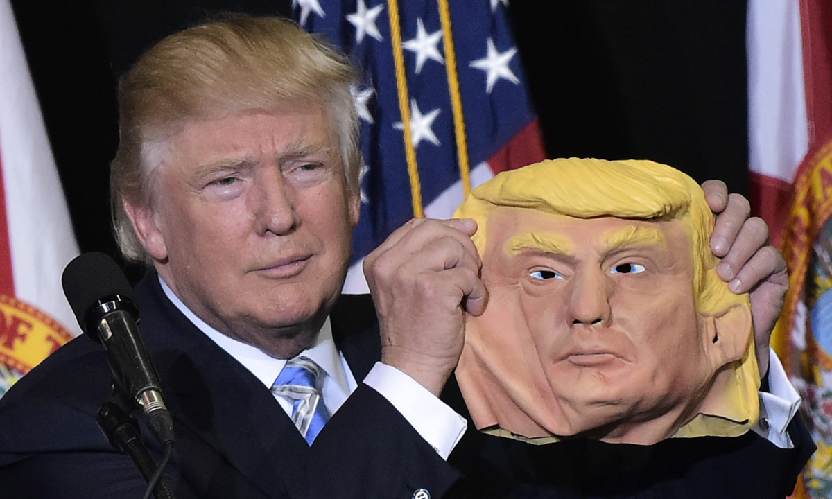 Donald Trump e la sua maschera