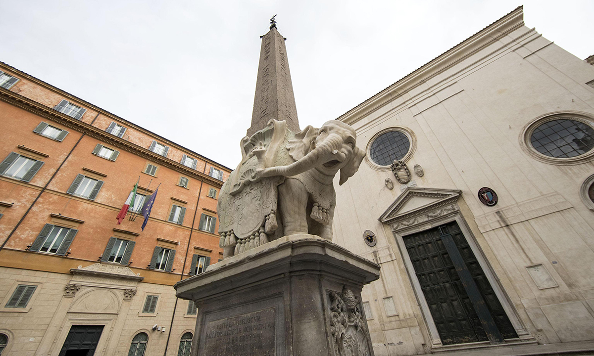 Roma, danneggiata statua dell'Elefante in piazza della Minerva
