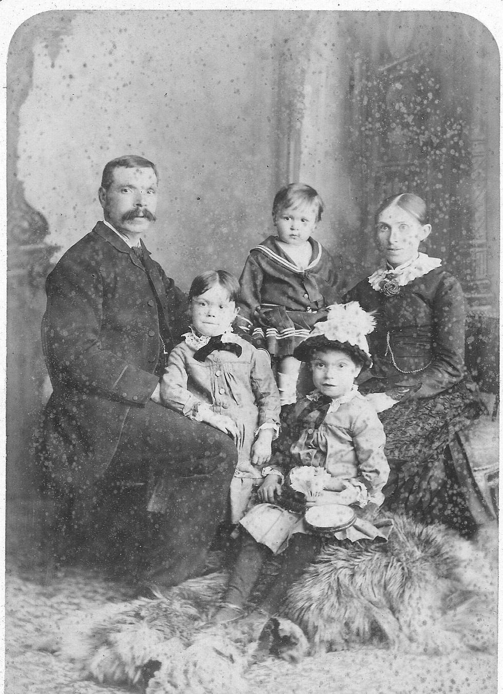 Family photos: composition and studio setting - Findmypast - Genealogy ...