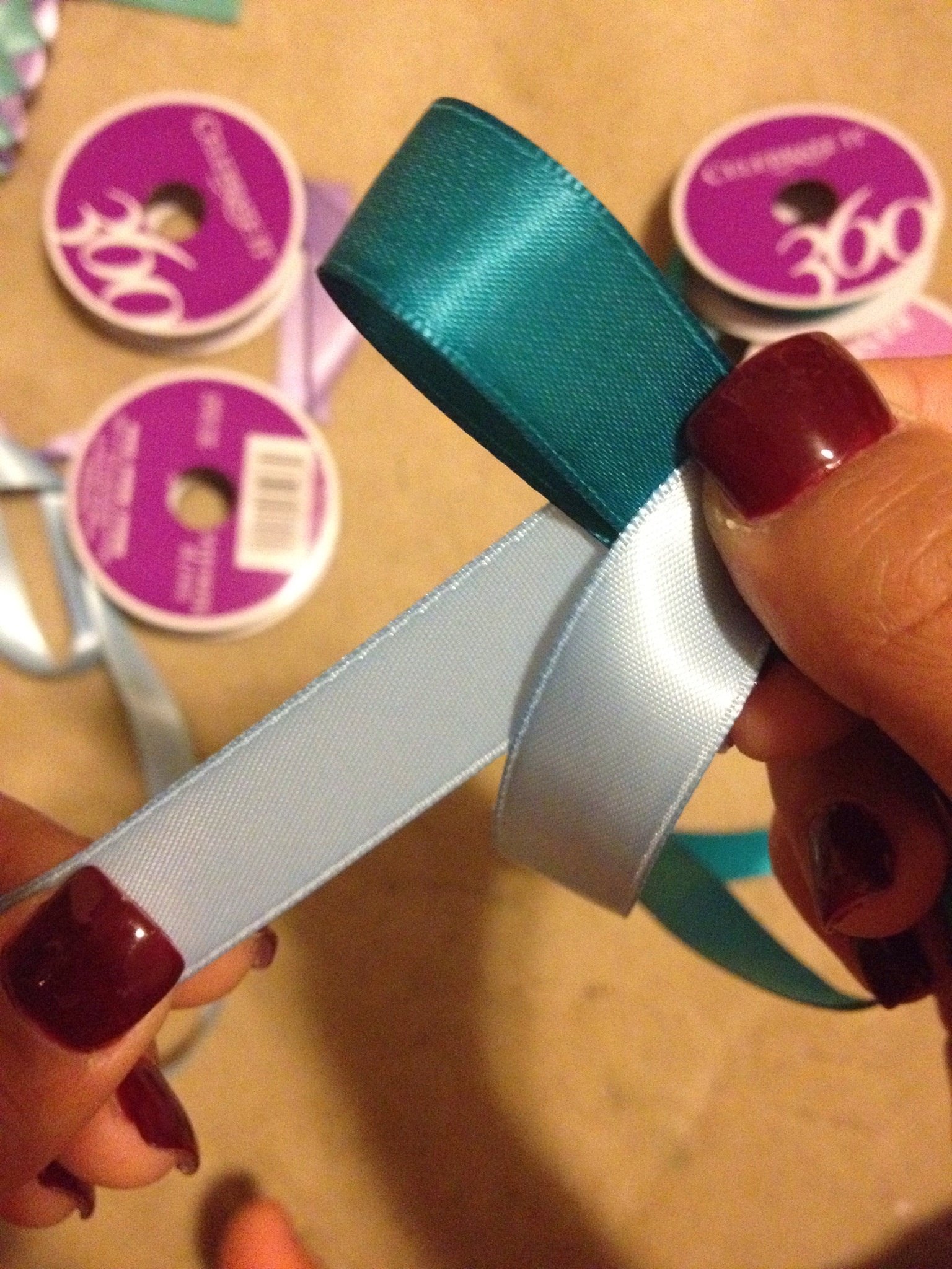 How to make ribbon leis - B+C Guides