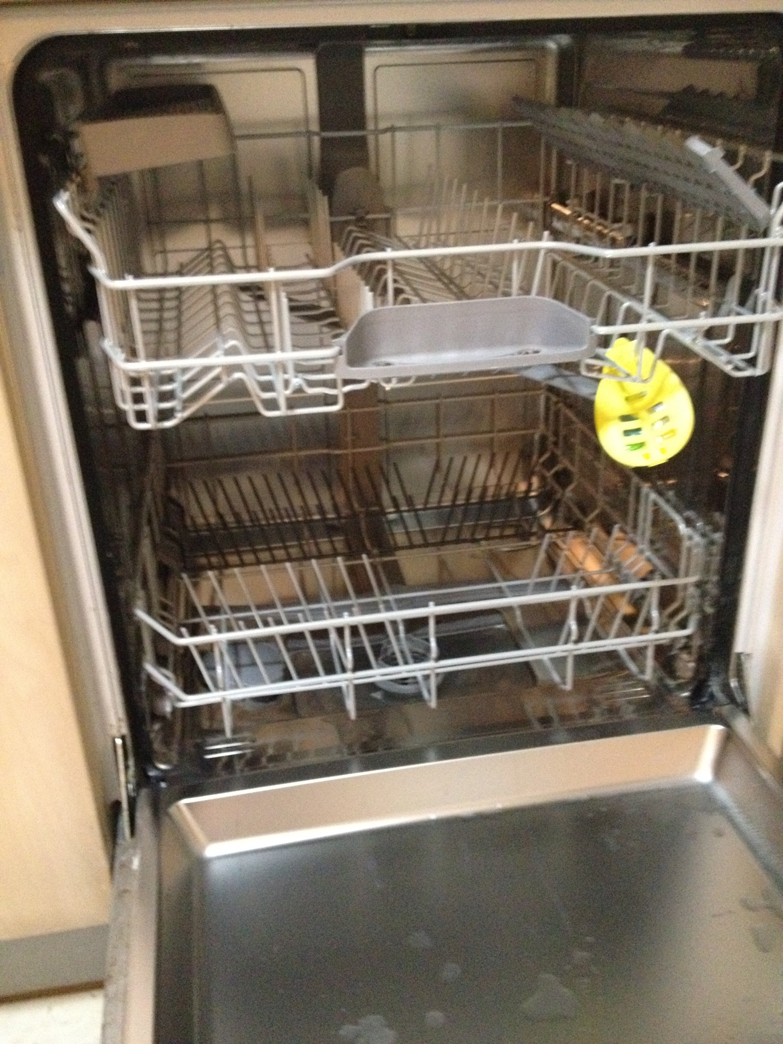 How to clean a bosch dishwasher filter B C Guides